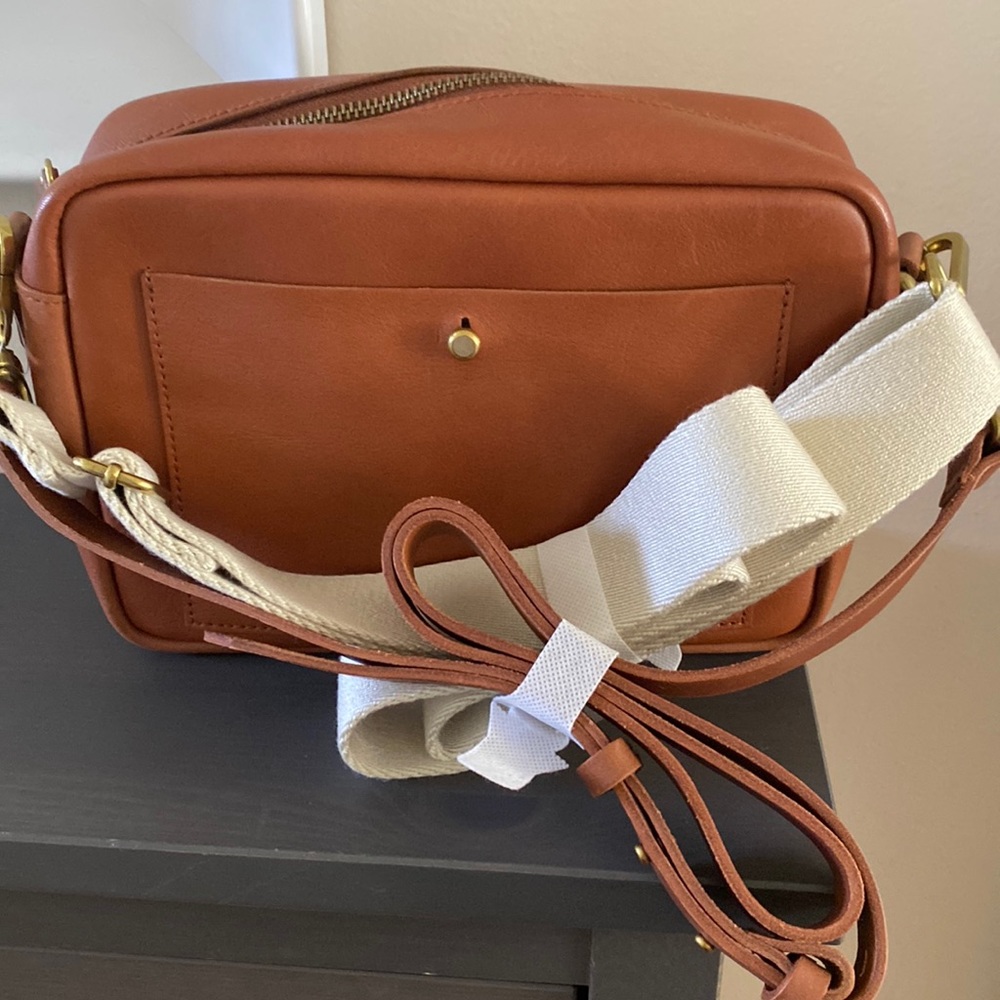 Madewell Large Transport Bag in English Saddle color.